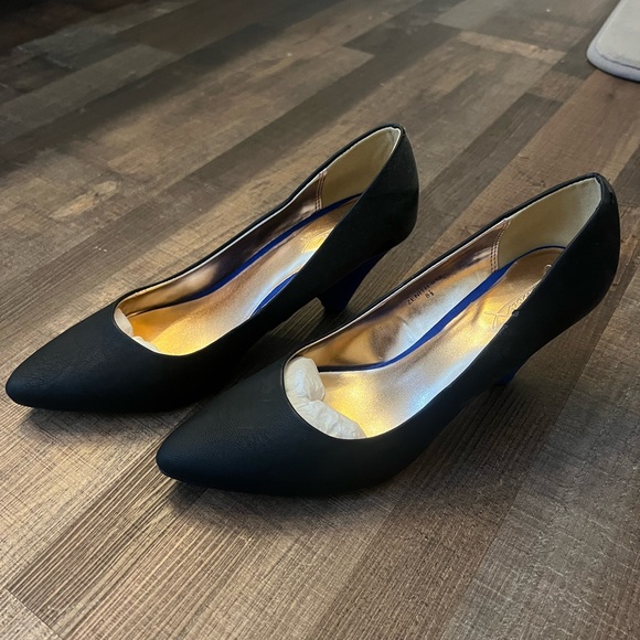 Never Worn Elegant Black and Blue Women's Heels - Picture 3 of 6